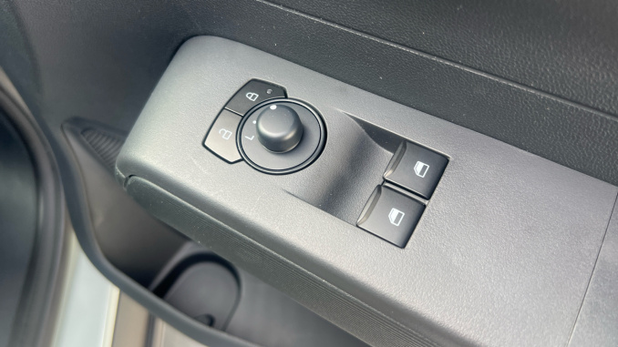 Ford Transit Courier E-Transit Courier 100kW 43kWh Trend Van Auto - Image 35